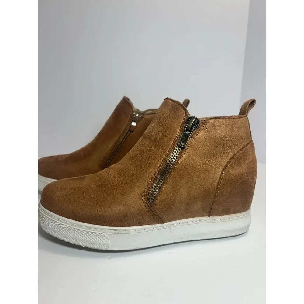 Bamboo‎ Rise-09 wedge sneakers in brown faux suede W/ white sole